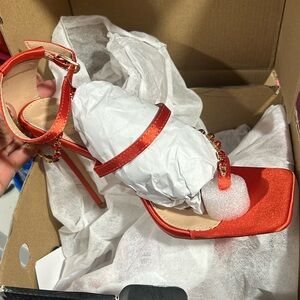 Heels women’s size 7. NEVER WORN!